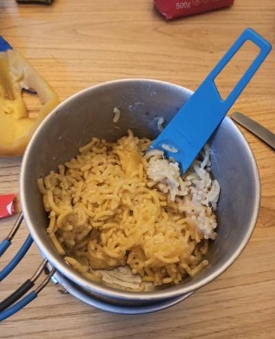 Repas de pates pour la randonnée - nous randonnons